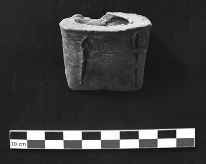 Figure 12. Example of Balam III rectangular hollow support with incised decoration (Photograph by author)